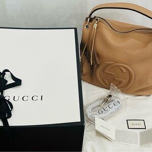 This Classic Leather Gucci Camelia Hobo handbag is in impeccable new condition!!